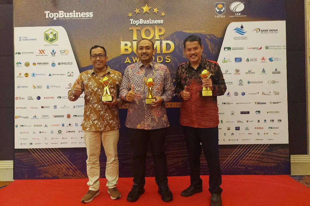 TOP BUMD AWARD - Badan Kesatuan Bangsa Dan Politik Kabupaten Ngawi